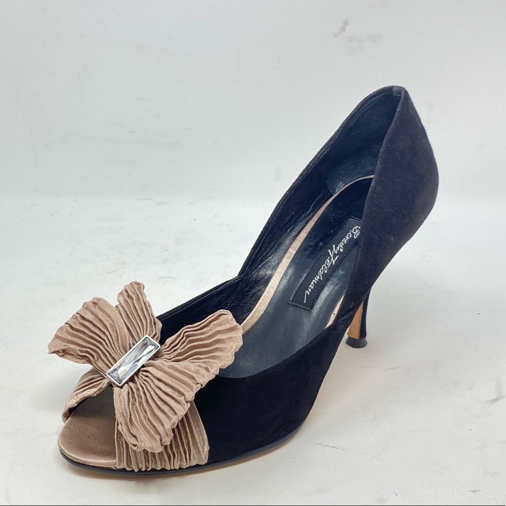 ❤️Beverly Feldman Classic Black Pump.